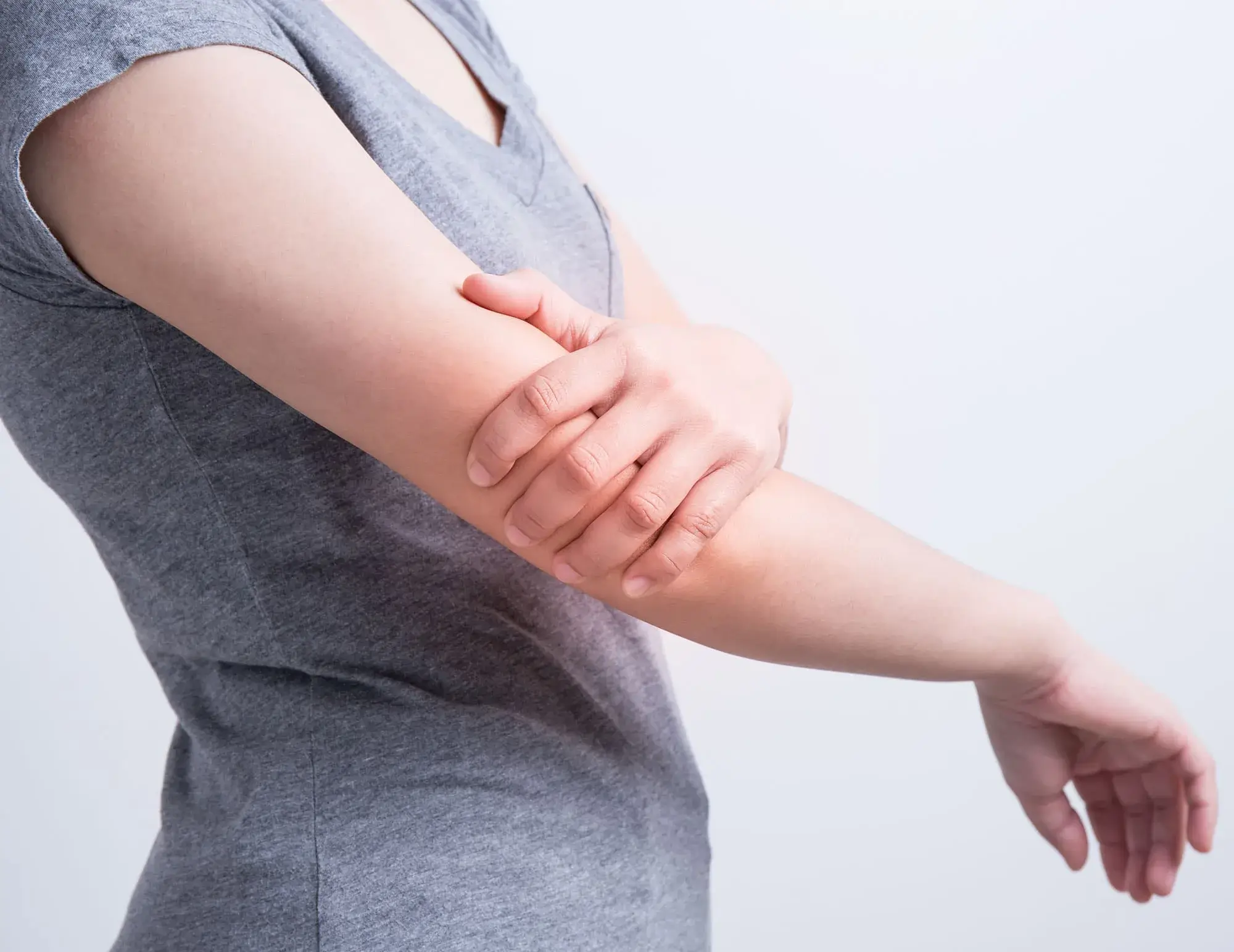 팔꿈치 바깥쪽 통증 원인